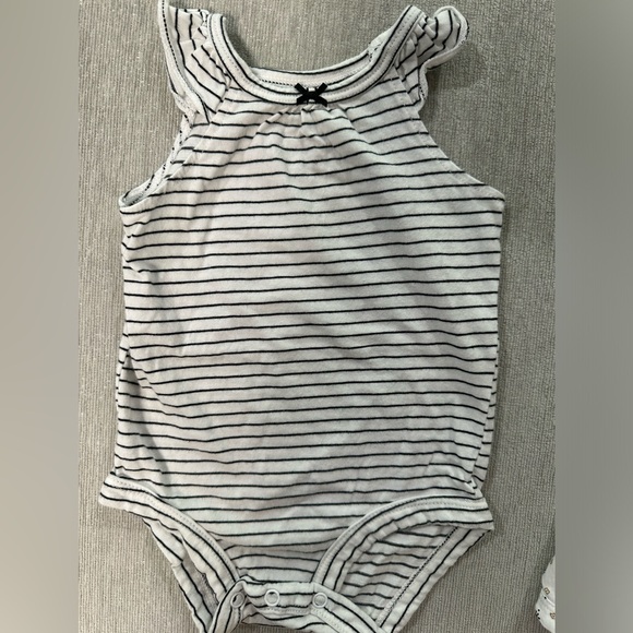 Carters 3-pack bodysuits 6months - Picture 3 of 6